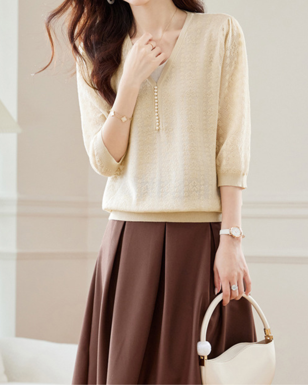 Vネックレイヤードパールニットプルオーバー 2407