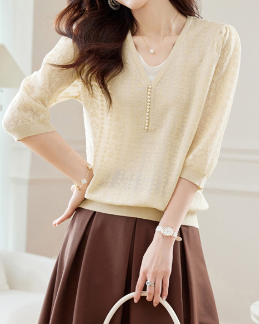 Vネックレイヤードパールニットプルオーバー 2407