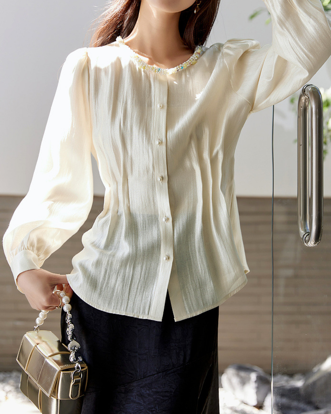 ビジューラウンドネックプリーツブラウス 2430