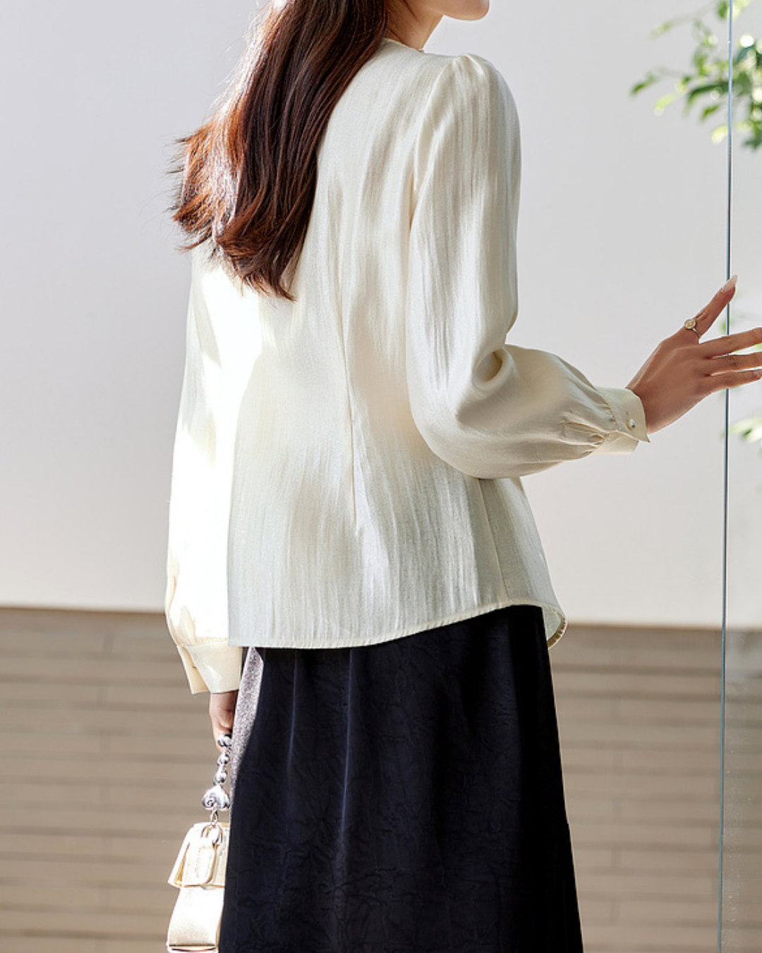 ビジューラウンドネックプリーツブラウス 2430