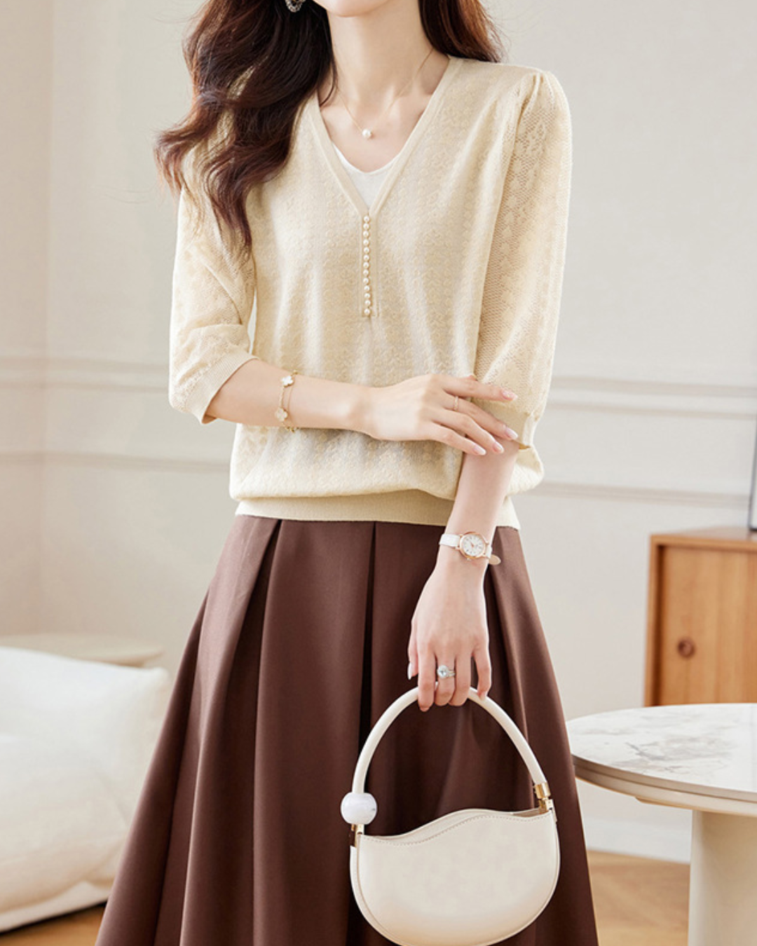 Vネックレイヤードパールニットプルオーバー 2407