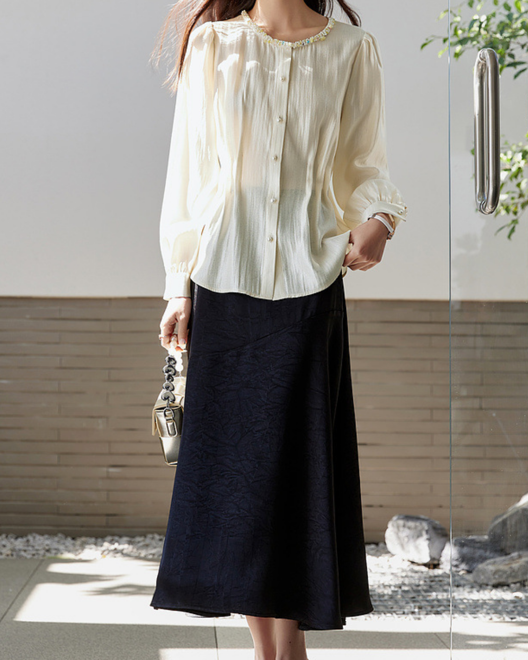 ビジューラウンドネックプリーツブラウス 2430